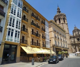 Flats Friends Plaza de la Reina