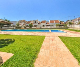 Beautiful home in Torrevieja with Outdoor swimming pool, WiFi and 3 Bedrooms