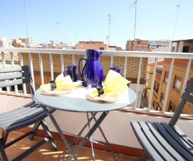 Un impresionante apartamento cerca de la playa/An impressive apartment near the beach.