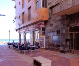 Edificio 1º línea de playa, en paseo marítimo de Torrevieja, Alicante, Costa Blanca