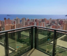 Kronos Suite - PLANTA 32 con VISTAS increíbles al mar