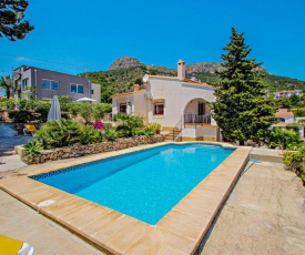 Laura-29A - pretty holiday property with garden and private pool in Calpe