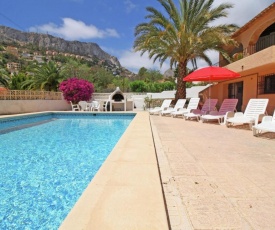 Detached villa with private swimming pool in Calpe suitable for families and groups