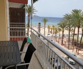 AGREABLE APPARTEMENT AU BORD DE LA PLAGE LEVANTE