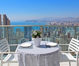 Apartamento de Lujo con terraza privada y vistas al mar en Torre Lúgano