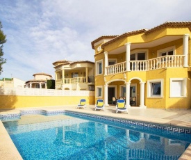 4-bedroom villa MIKAELA with the swimming pool in Calpe