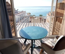 Apartamento Giner, muy centrico, soleado, en pleno casco historico, frente la playa de levante, a unos pasos, con vistas al mar