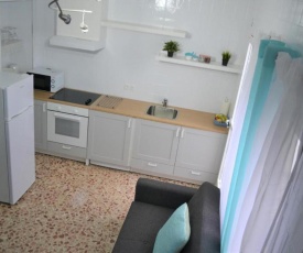 1 Bedroom Studio Apartment Nice and Modern ideal for the beach and city centre