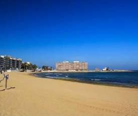 Estudio con balcón acristalado cerca de la playa