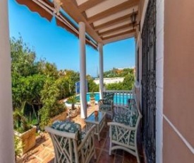 Traditional villa with pool 5 minutes from beaches