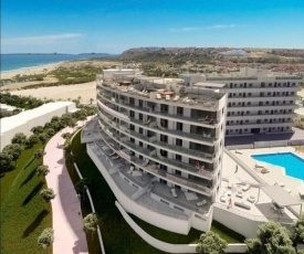 Apto. frente al mar con excelentes vistas-piscina