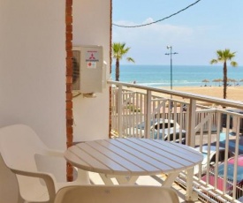 Apartamento luminoso frente a la playa. Av. Papa Luna