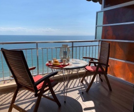 Apartamento con vistas al mar primera linea de playa del Postiguet